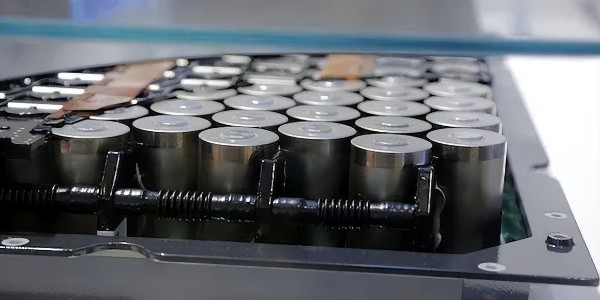 億緯鋰能第33工廠正式投產，首顆圓柱電池下線